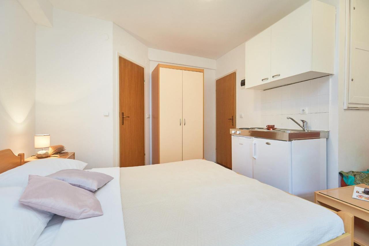 Astor Studio 1 *